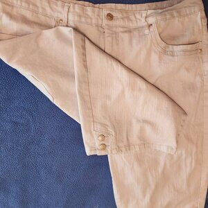 Women's (plus size) Bermuda Shorts Ivory